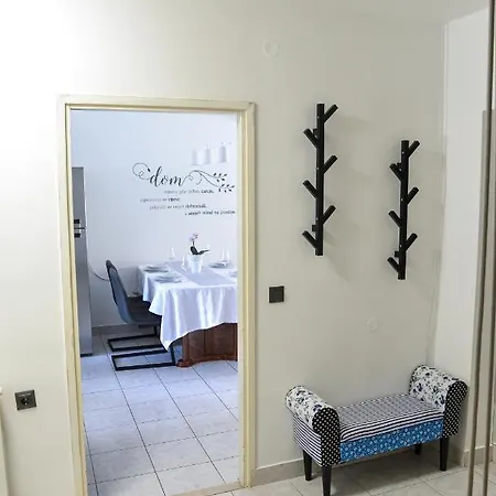 Summer Breeze Apartment *