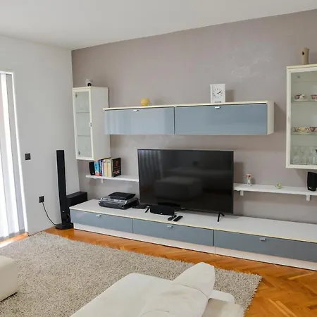 Summer Breeze Apartment